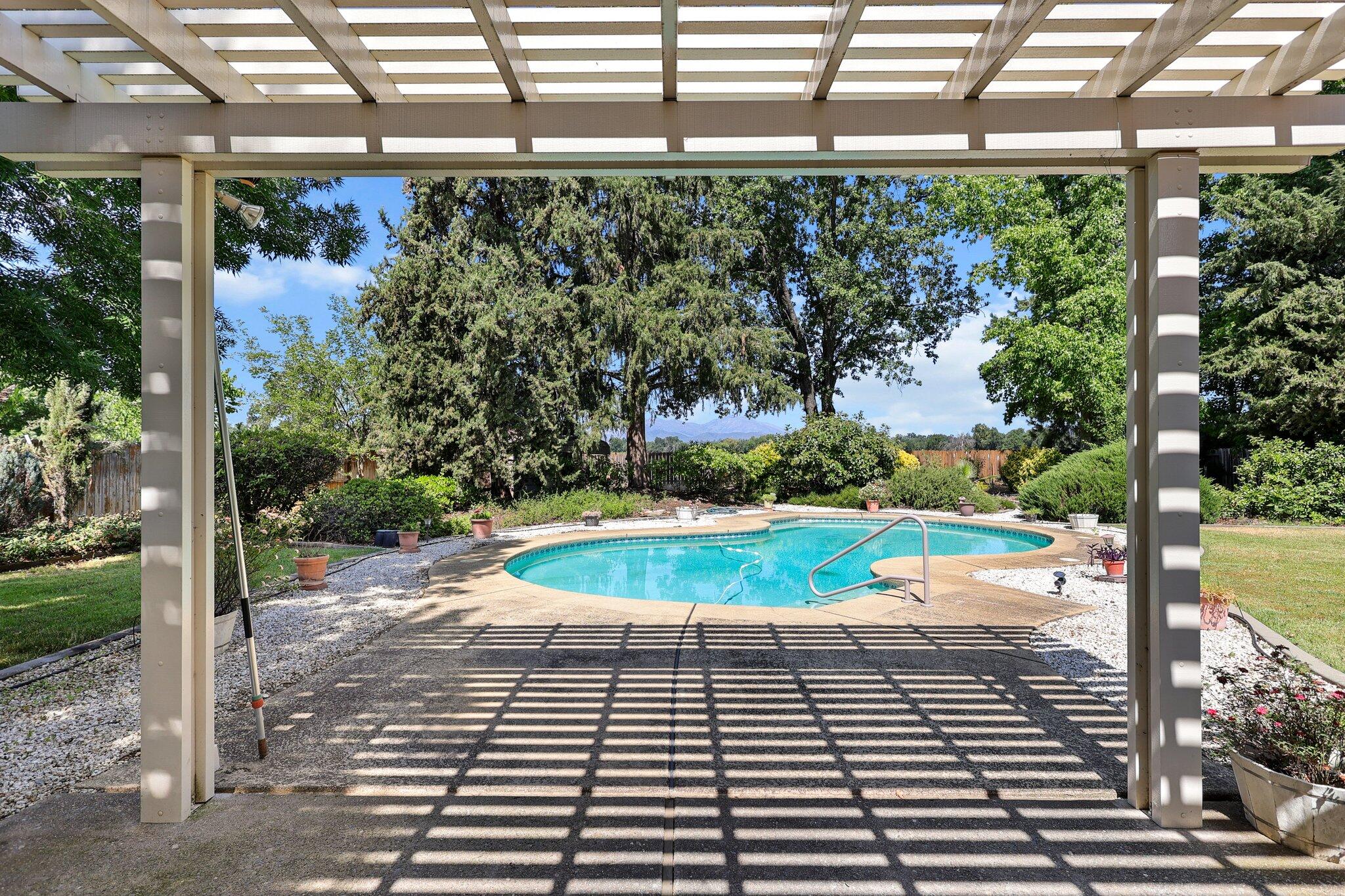 6136 Riverside Drive