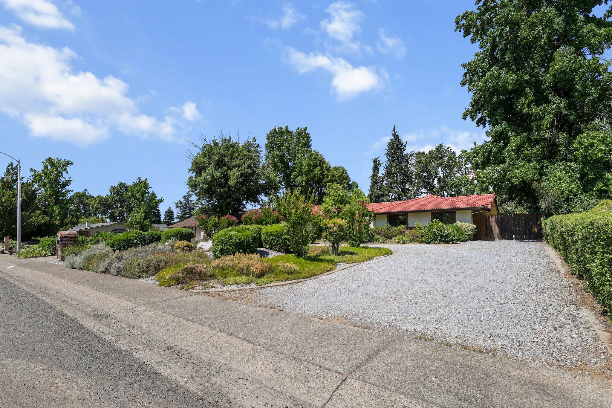 6136 Riverside Drive