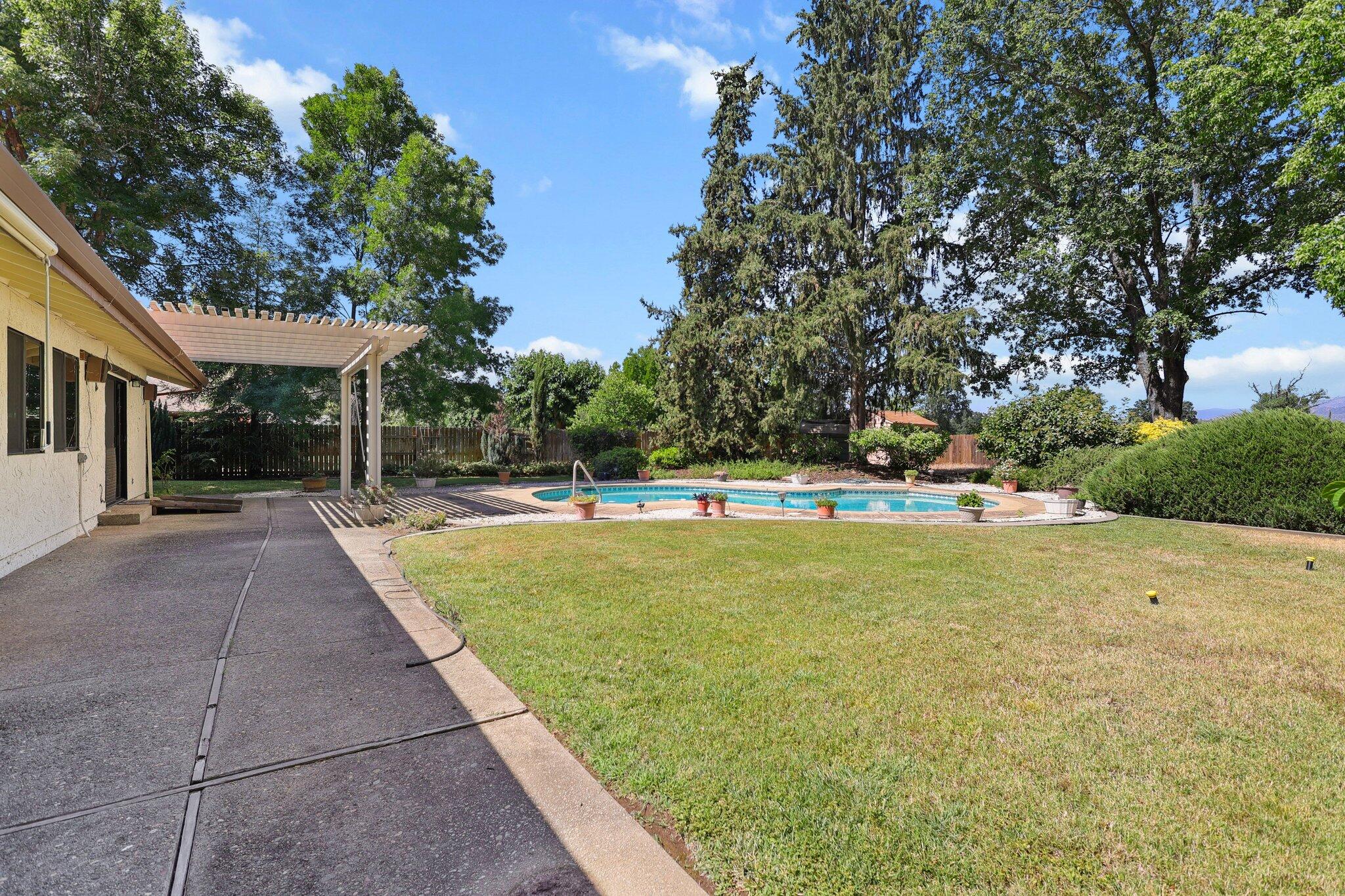 6136 Riverside Drive