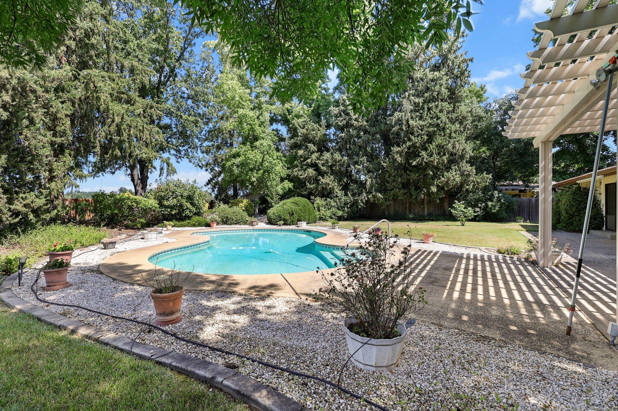 6136 Riverside Drive