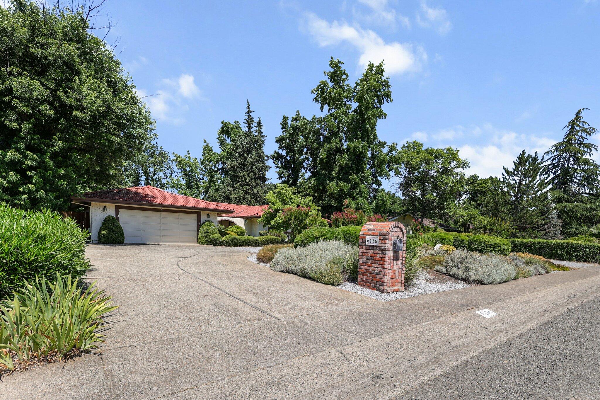 6136 Riverside Drive