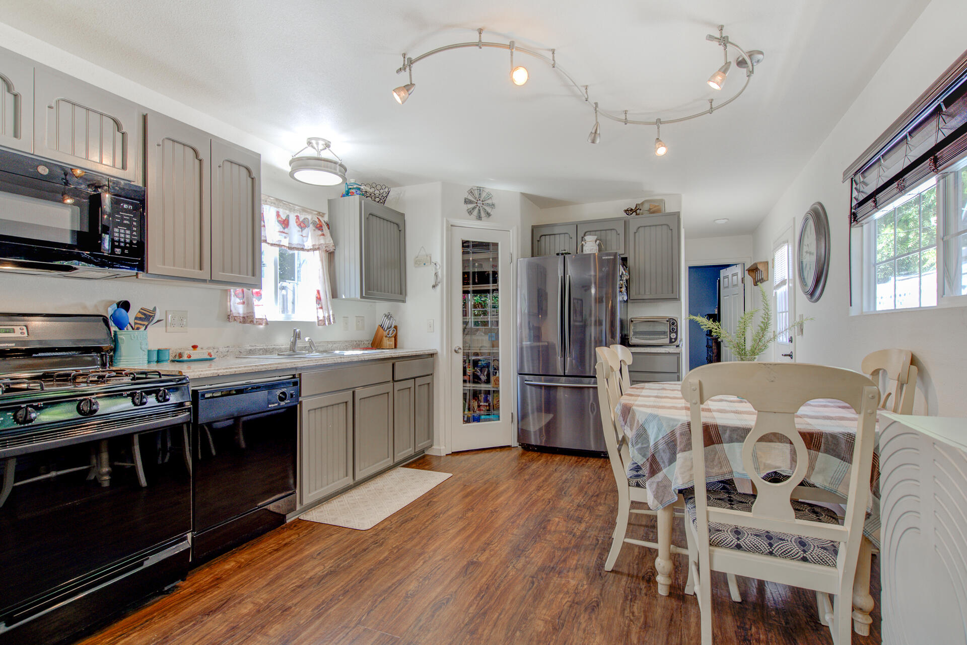 109 Ventura Avenue, B