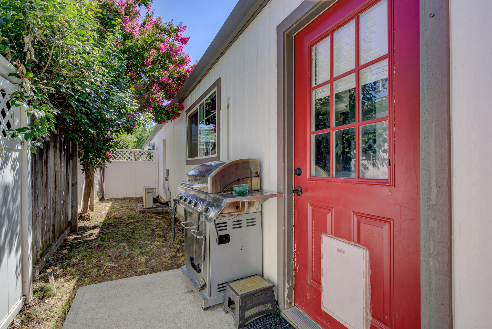 109 Ventura Avenue, B