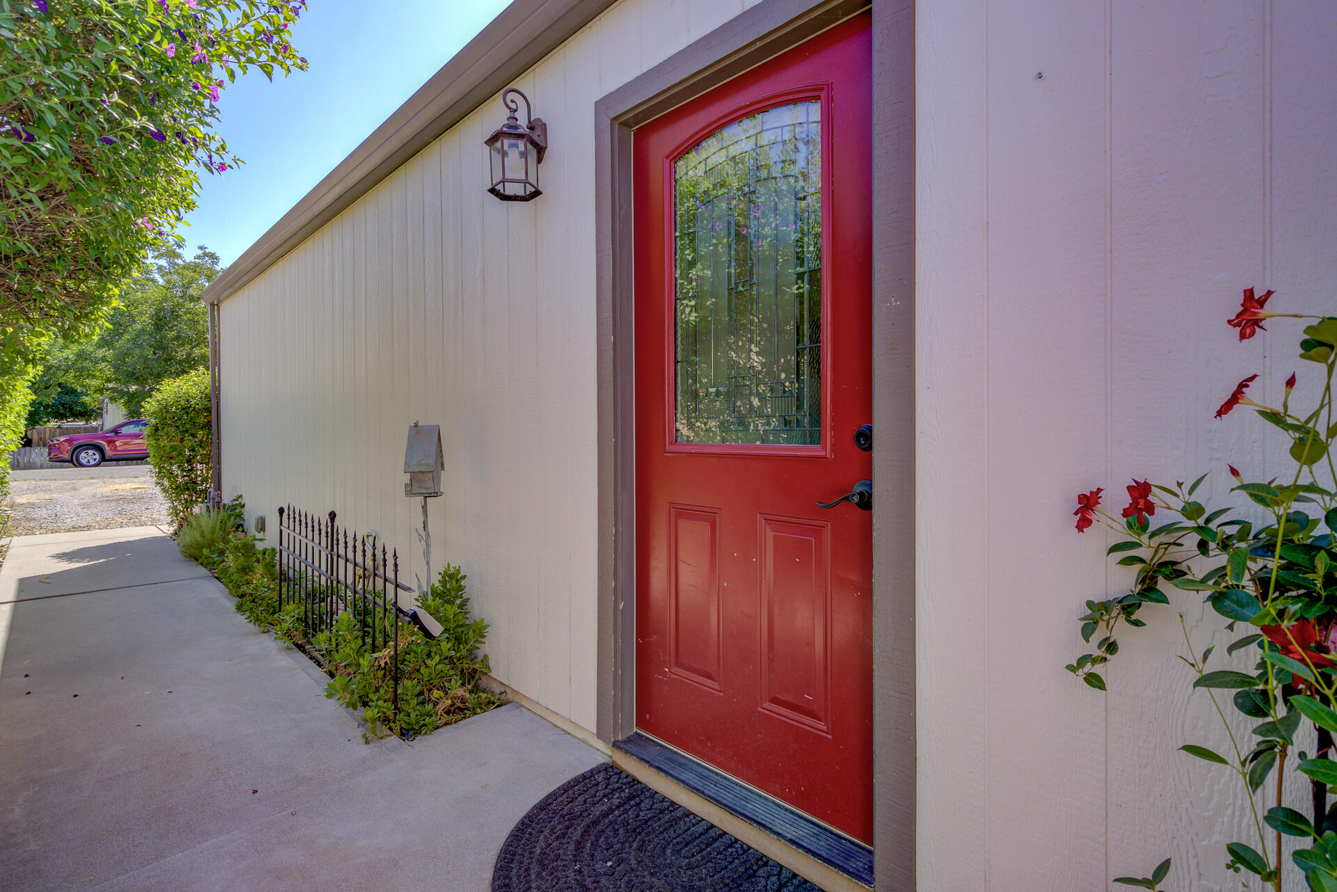 109 Ventura Avenue, B