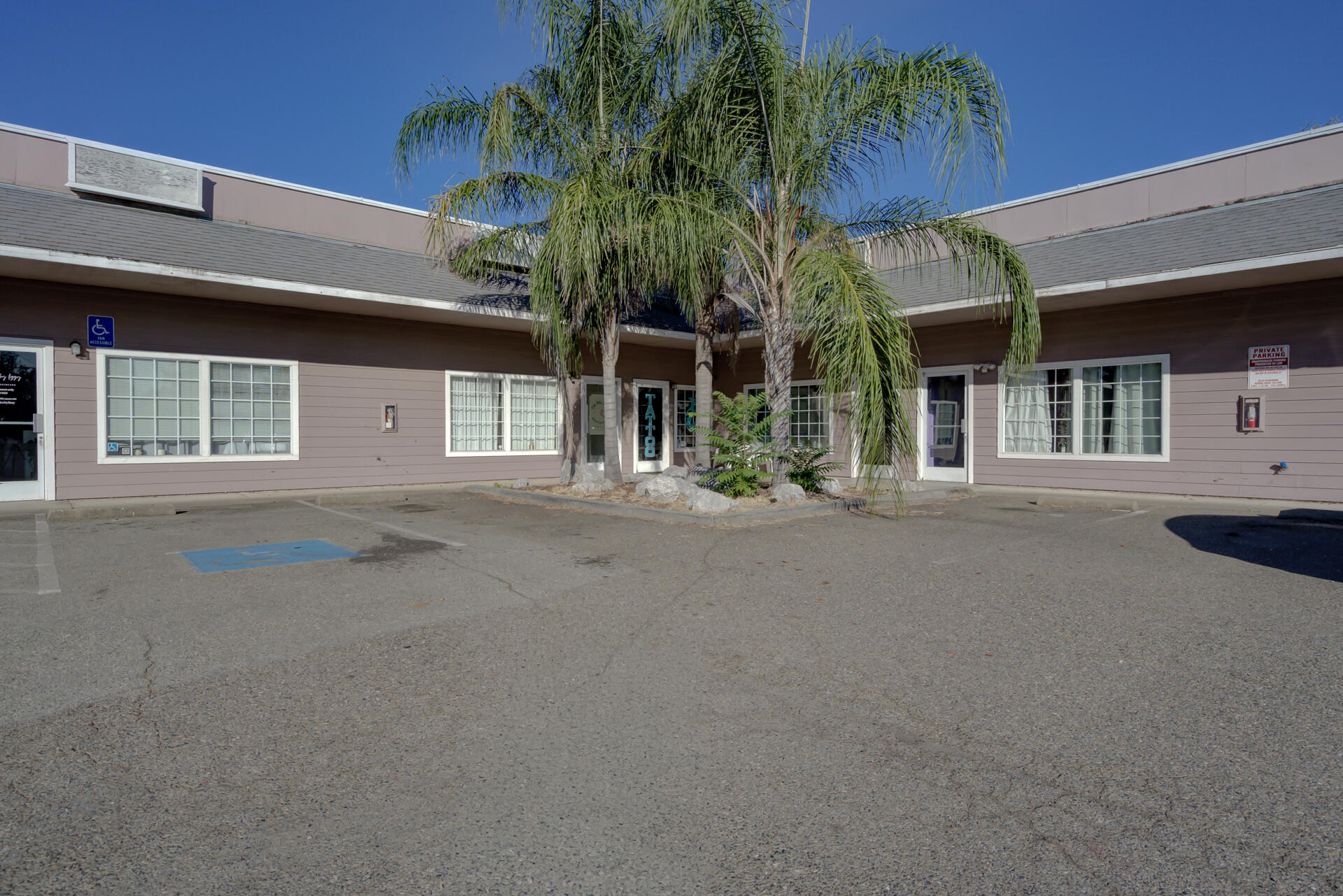 810 Lake Boulevard