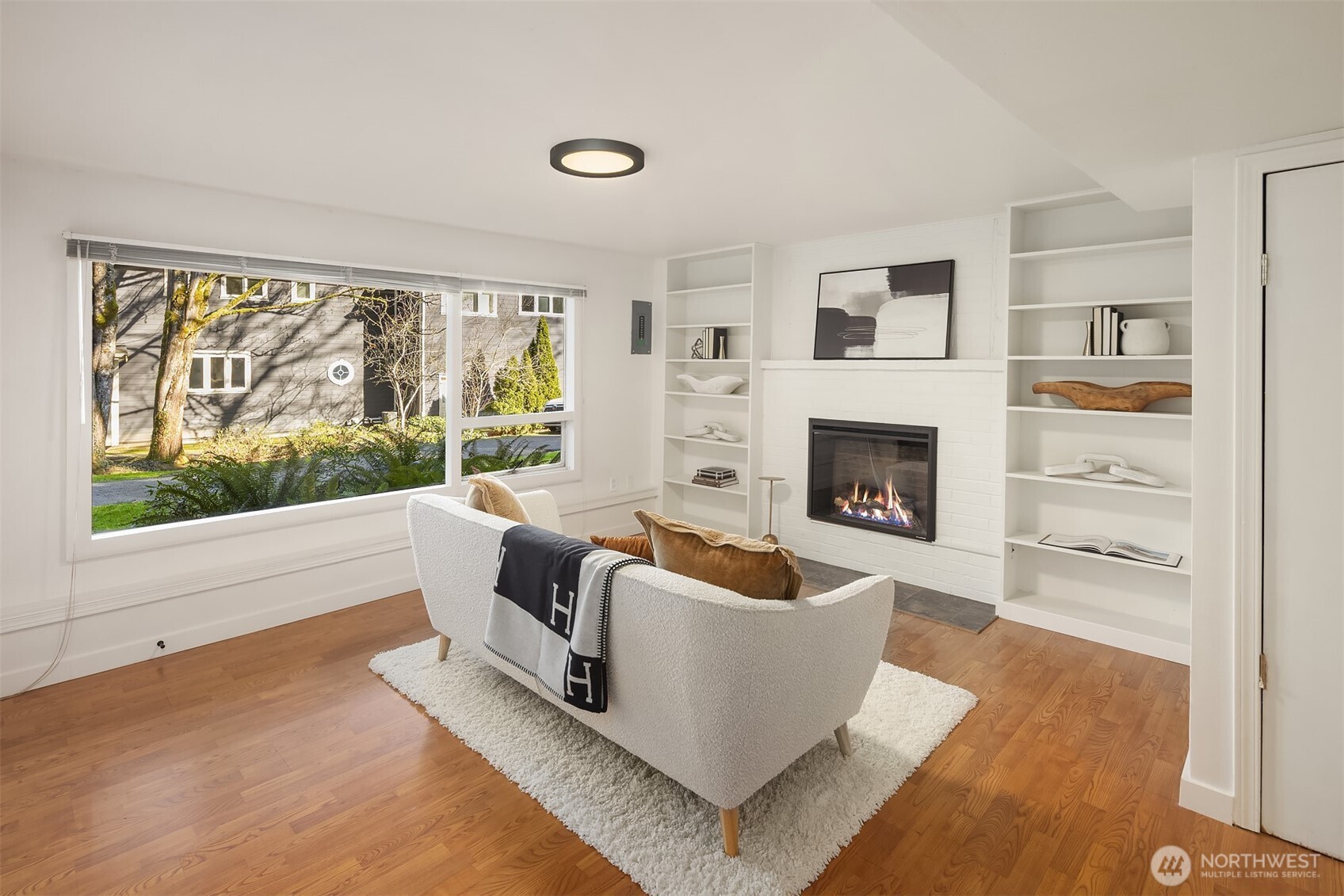 10048 NE 30th Place