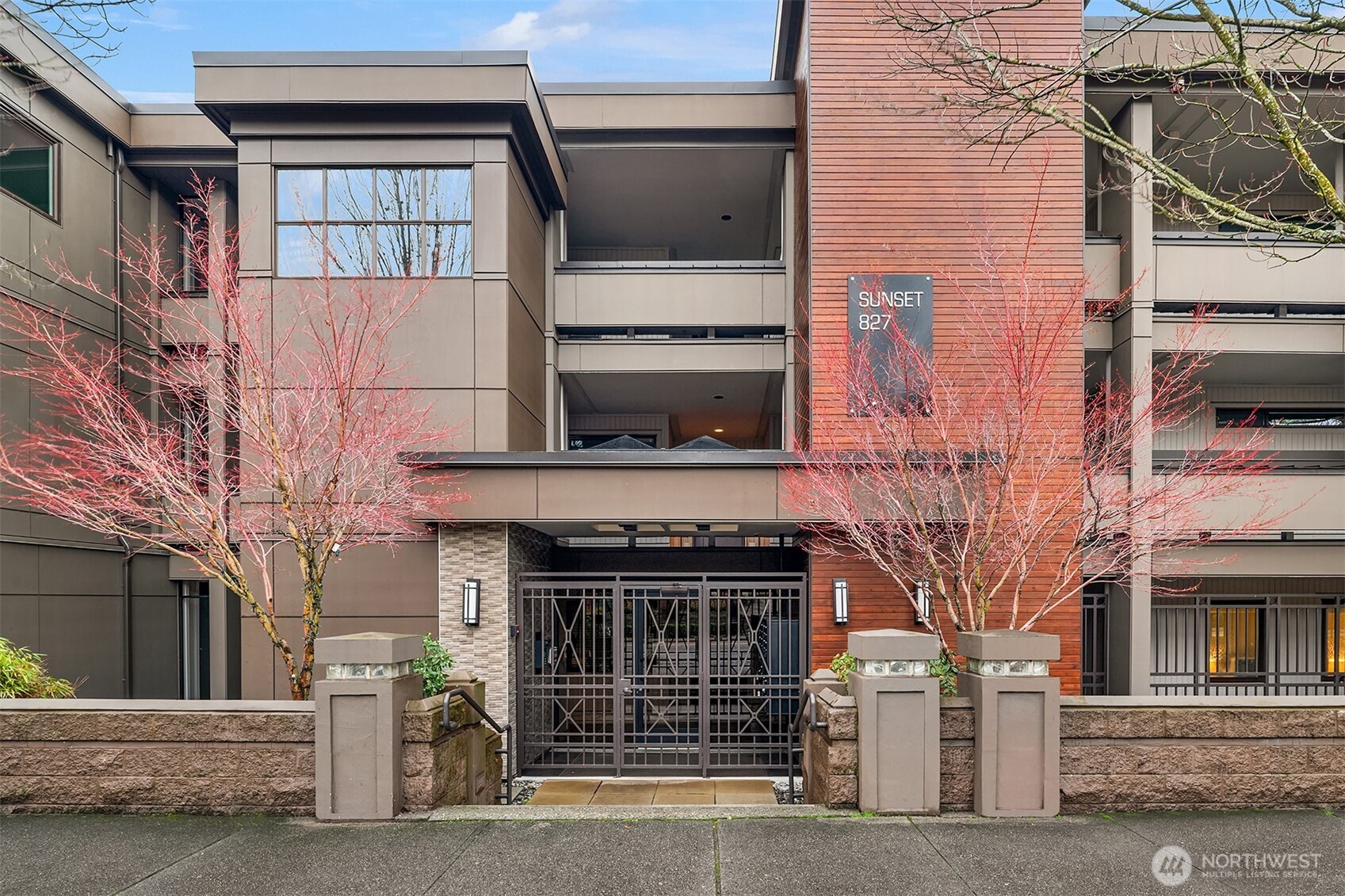 827 Lake Street S Unit: 105