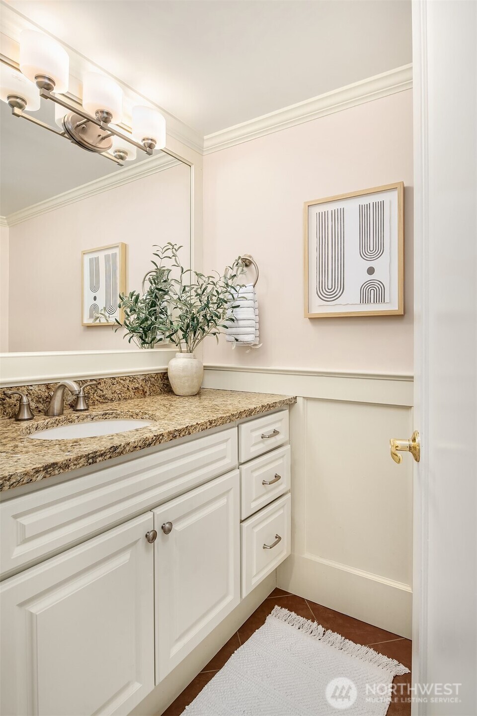 827 Lake Street S Unit: 105