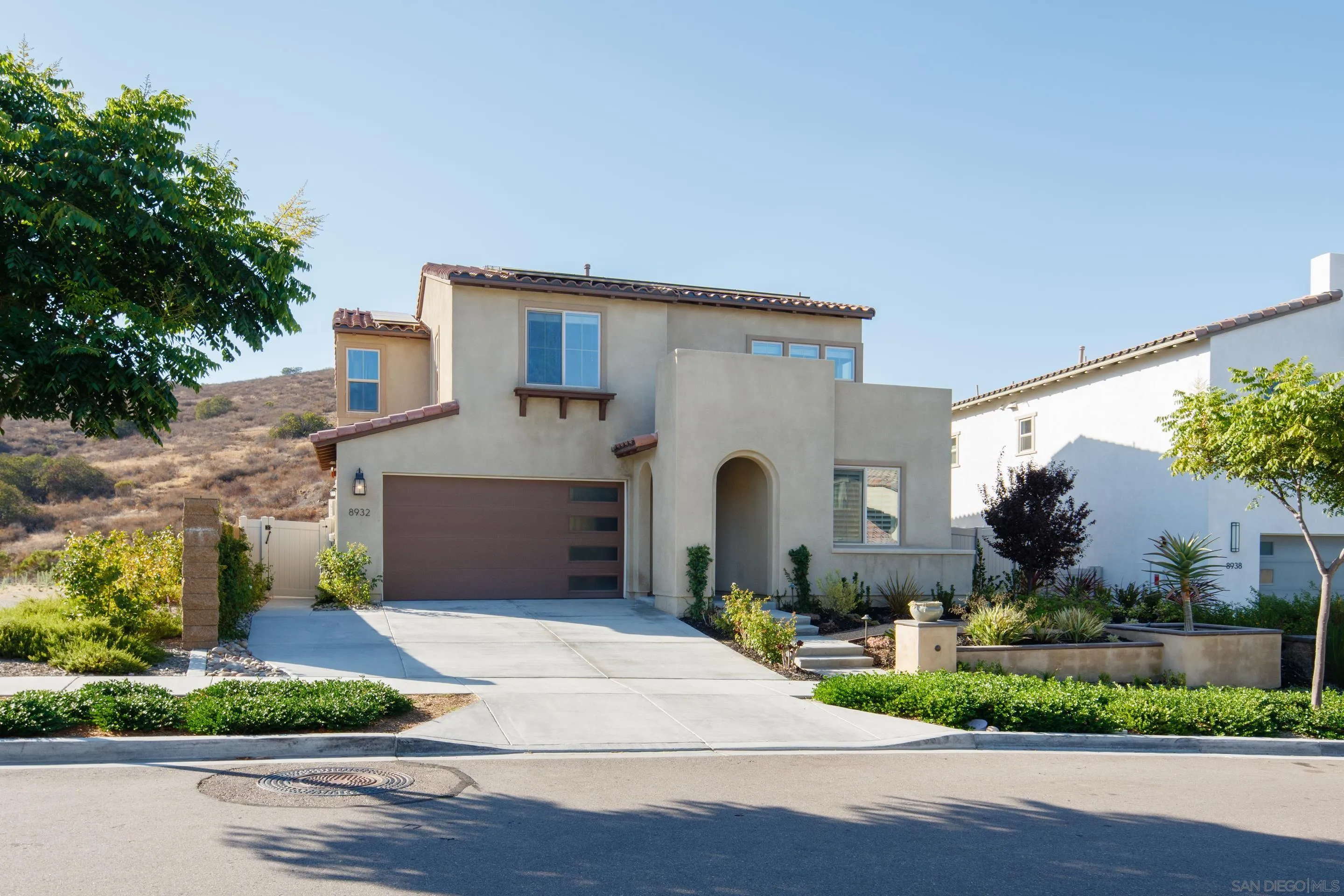8932 Hightail Dr