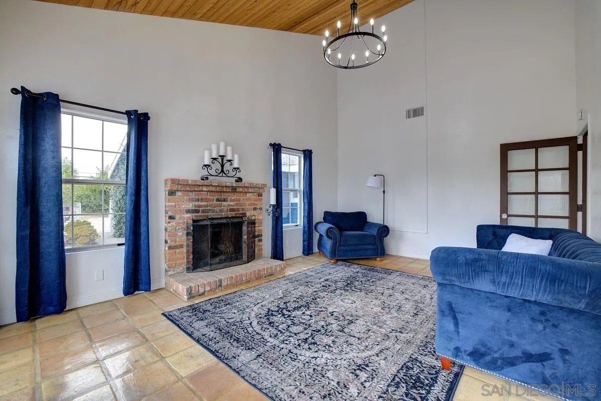 18847 Paradise Mountain Rd