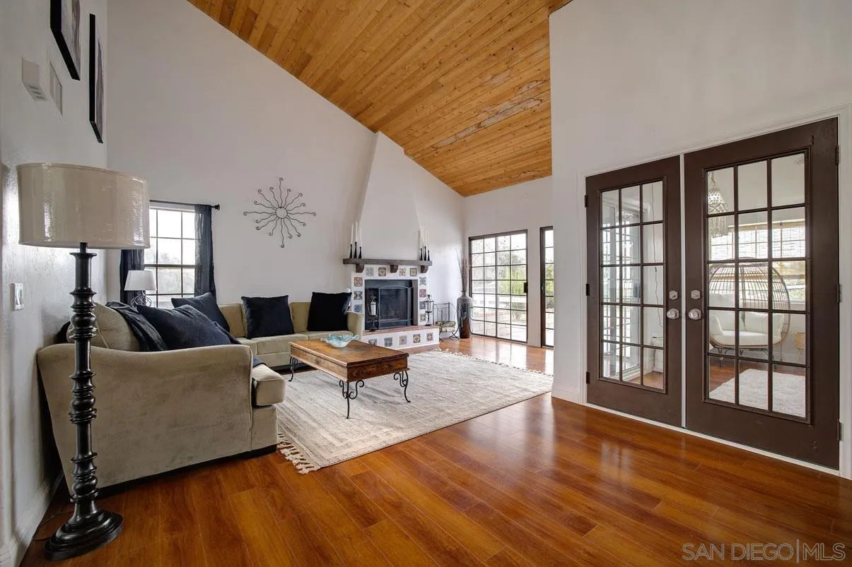 18847 Paradise Mountain Rd