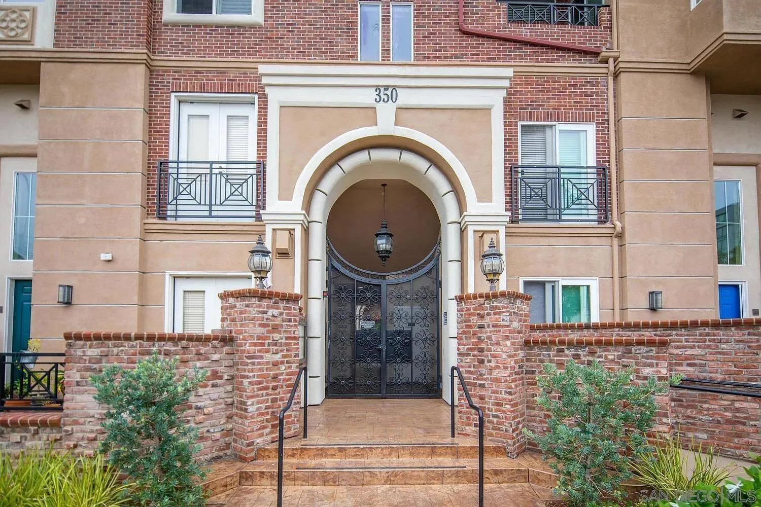 350 Nutmeg Street Unit 402