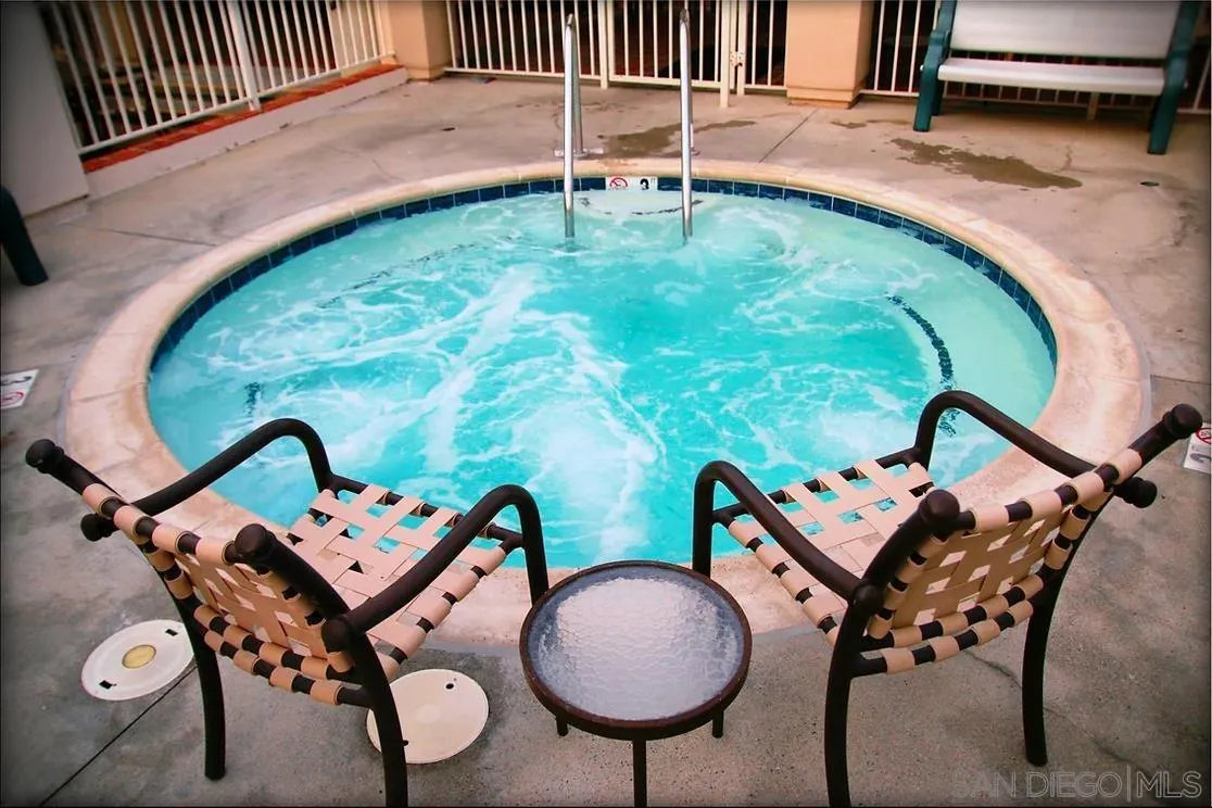 16152 Avenida Venusto Unit 5