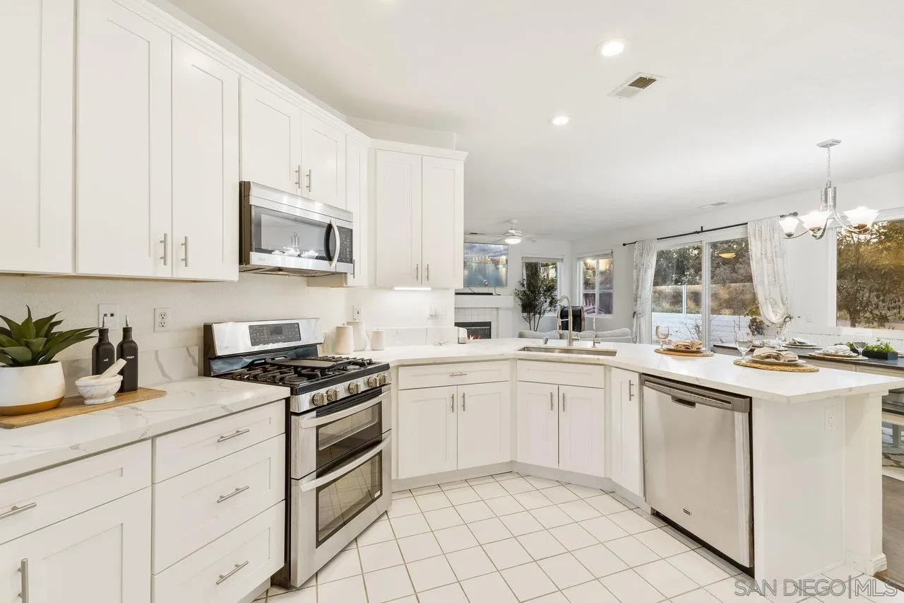 16152 Avenida Venusto Unit 5