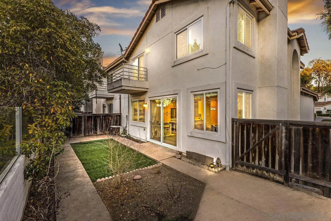 16152 Avenida Venusto Unit 5