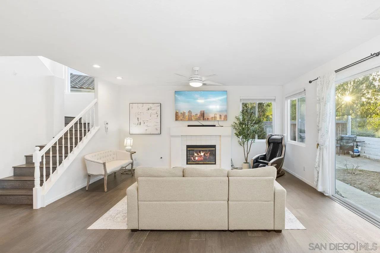 16152 Avenida Venusto Unit 5