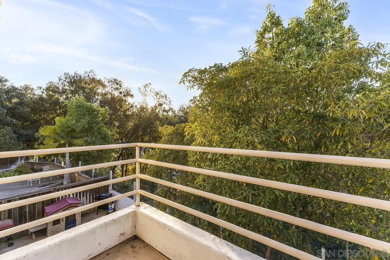 16152 Avenida Venusto Unit 5
