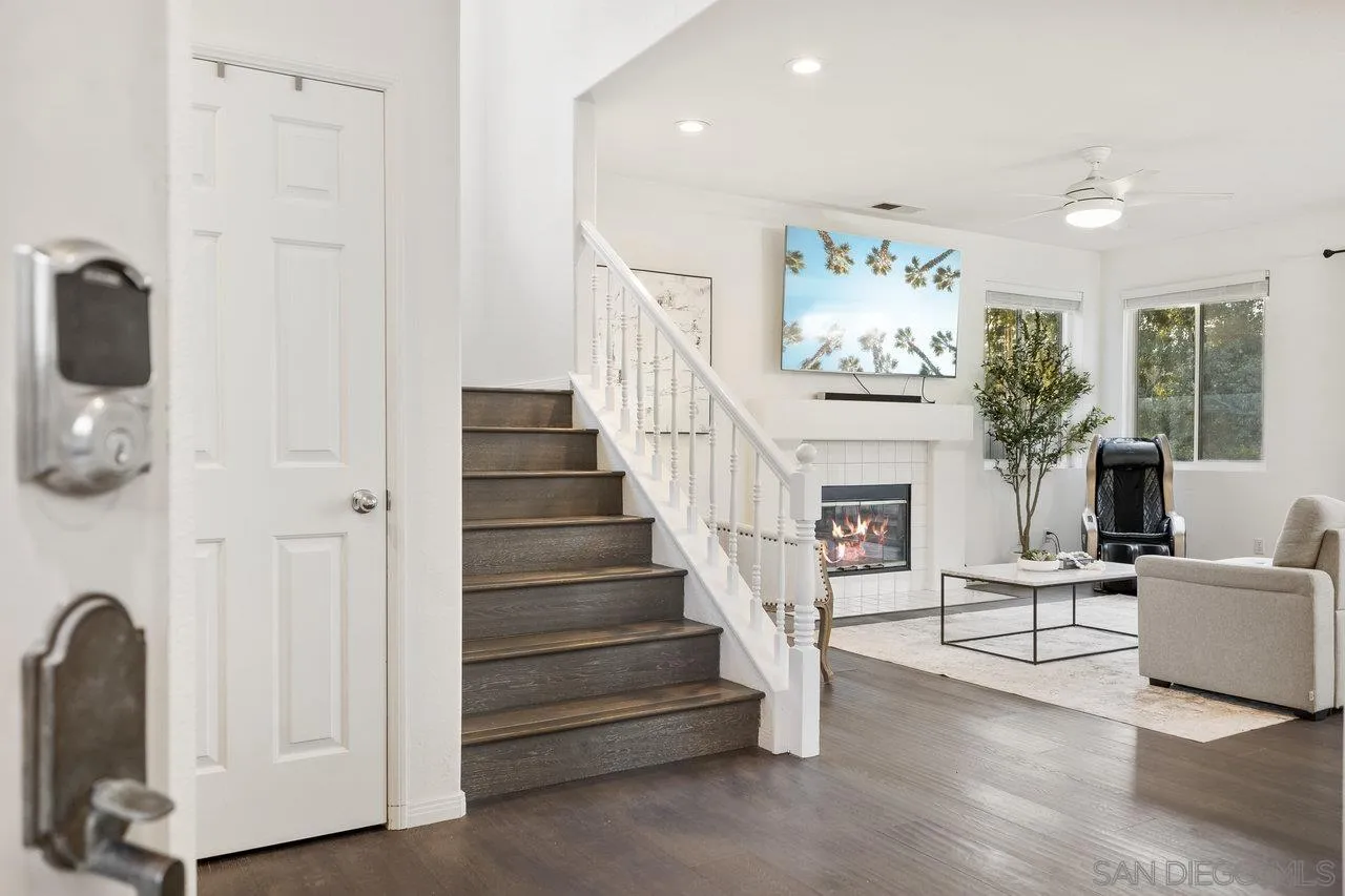 16152 Avenida Venusto Unit 5