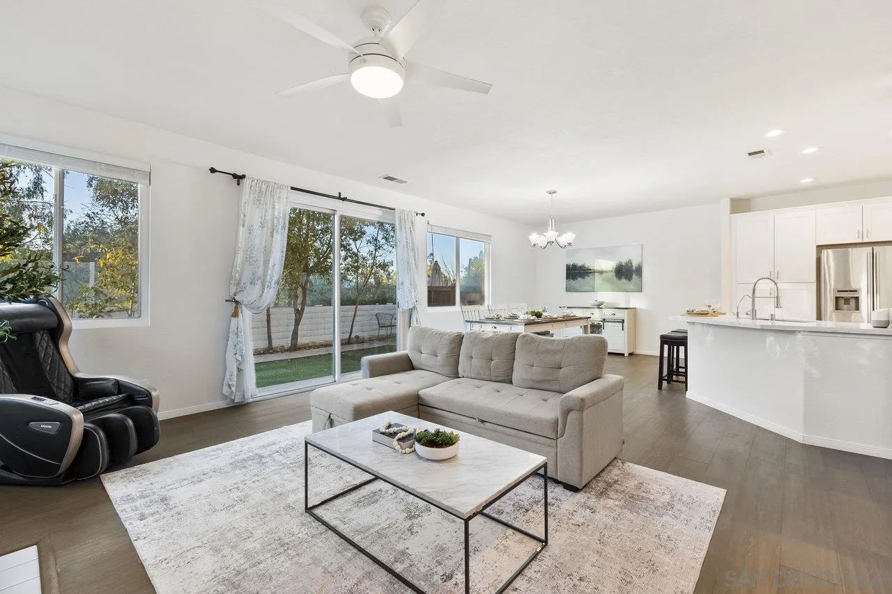 16152 Avenida Venusto Unit 5