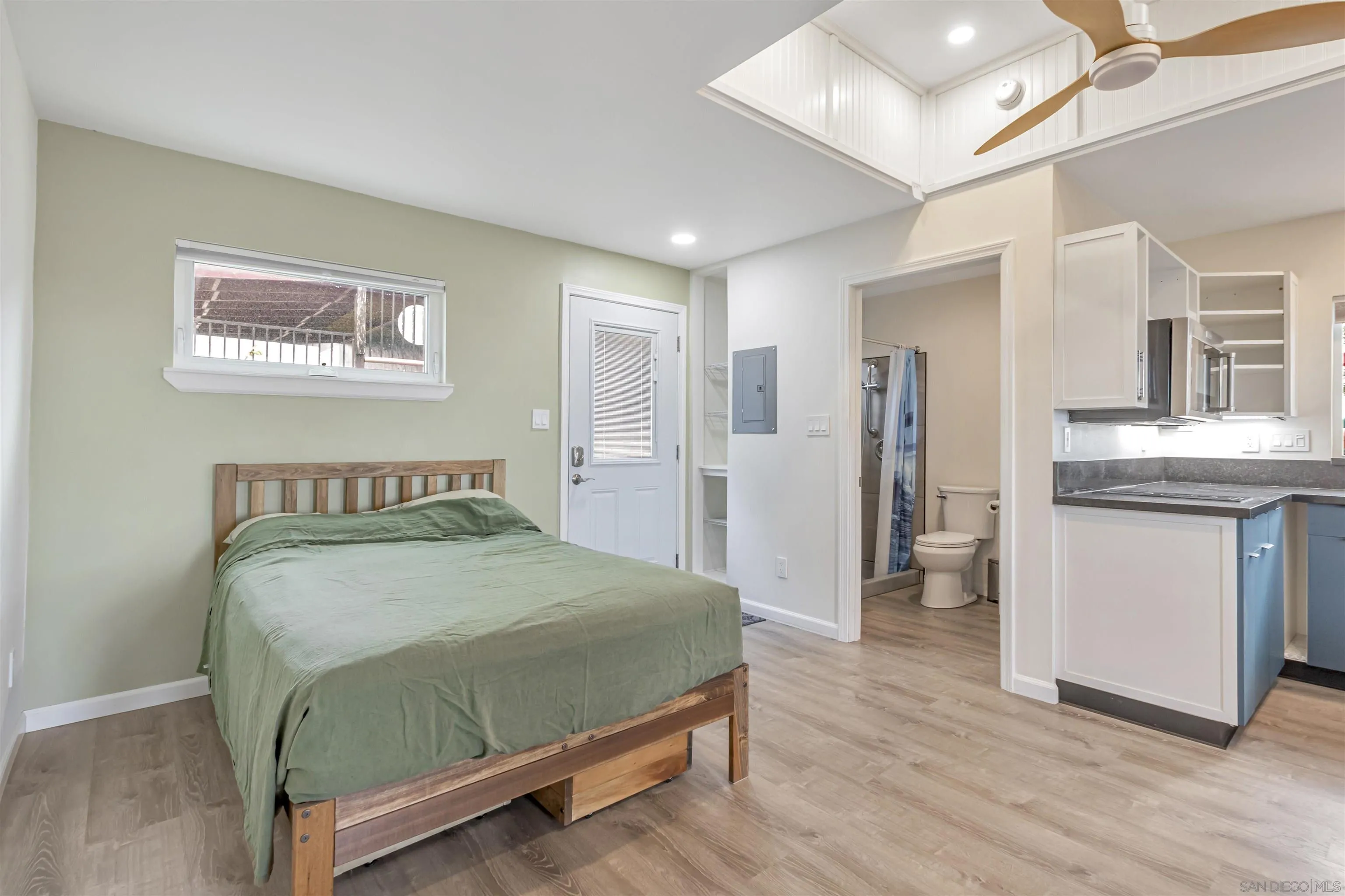 4386-88 56th St