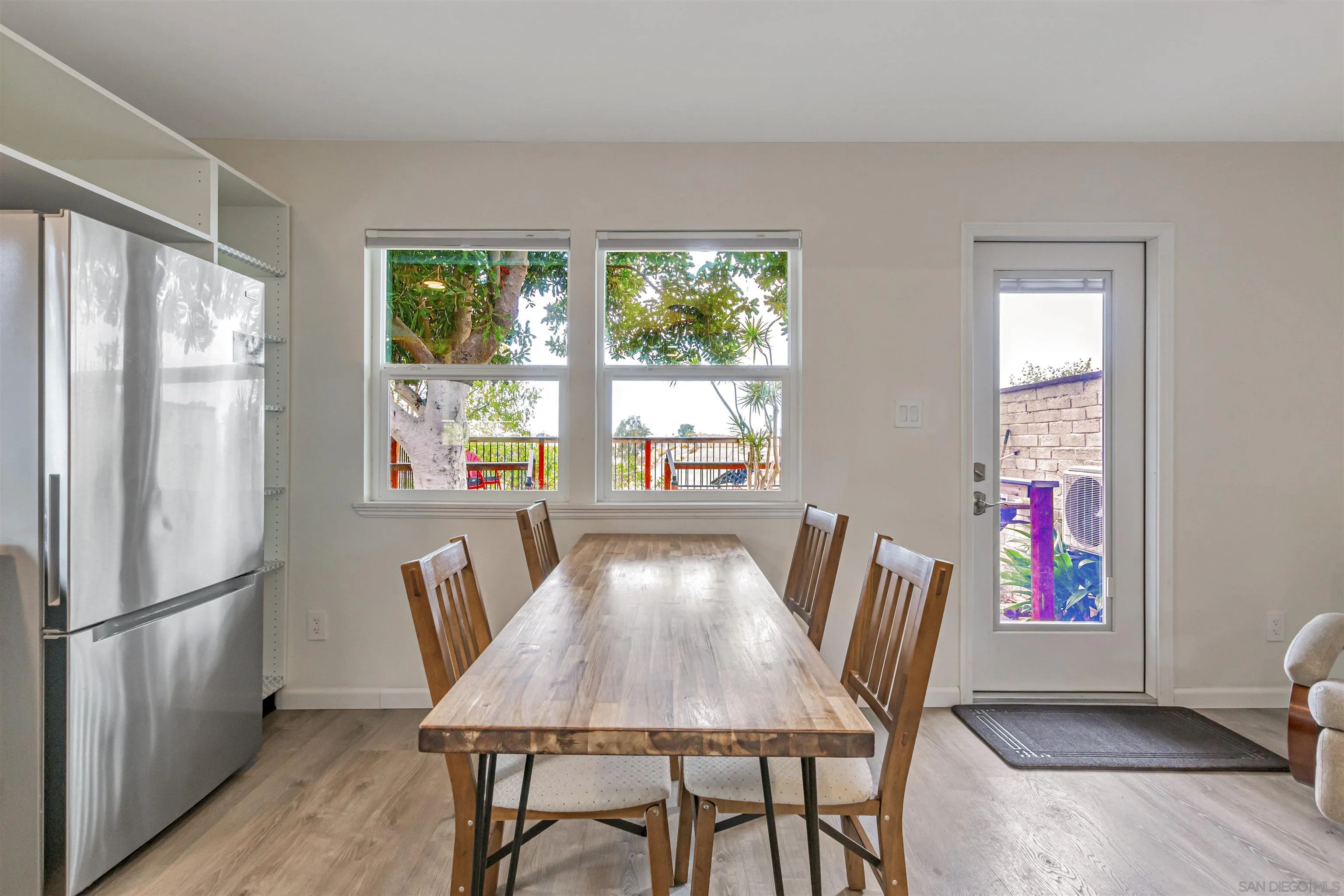 4386-88 56th St