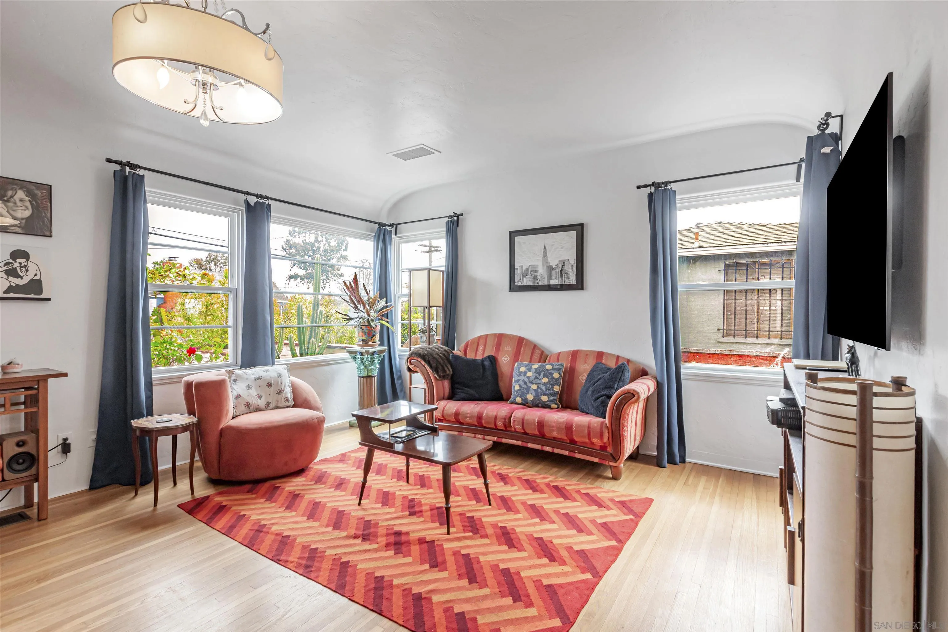 4386-88 56th St