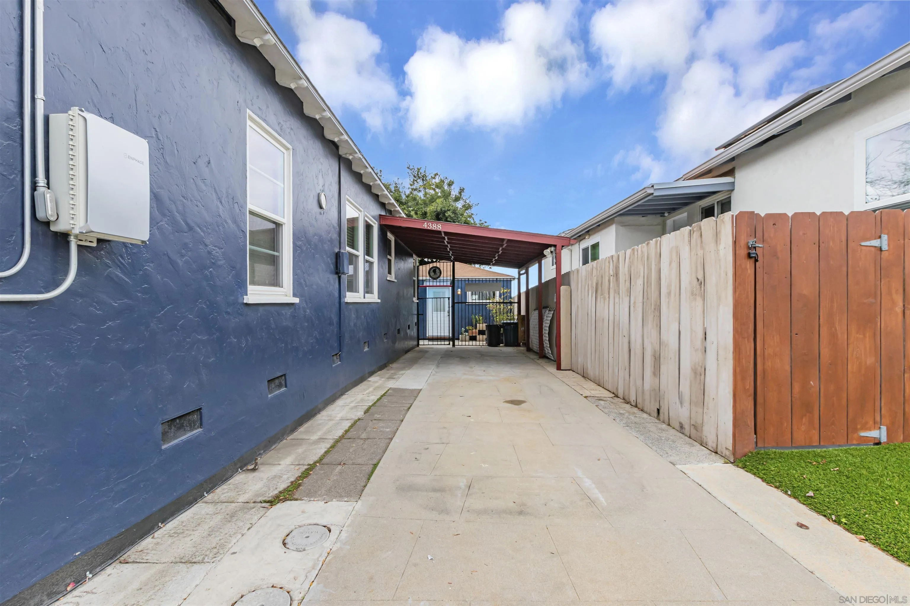 4386-88 56th St
