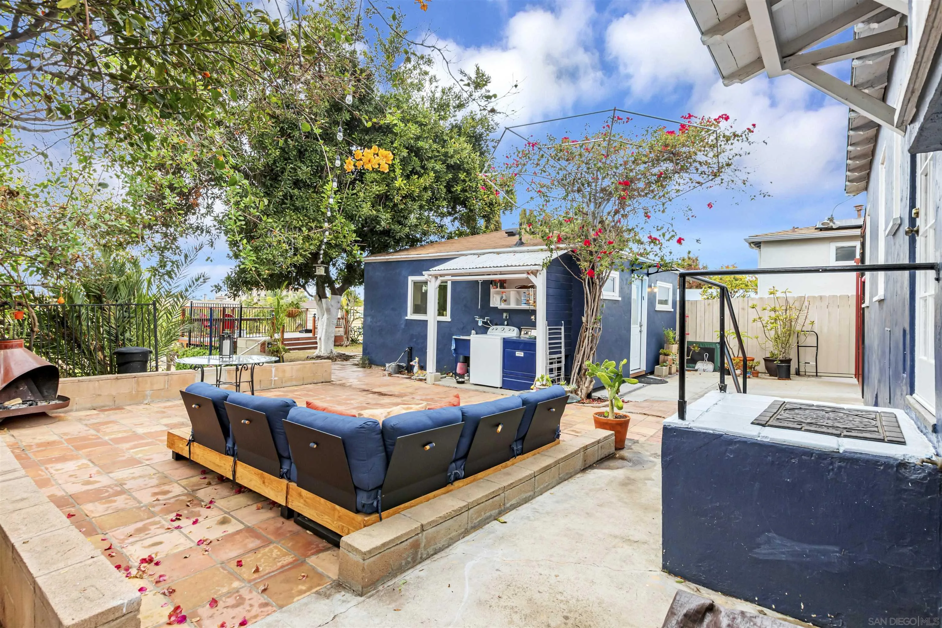 4386-88 56th St