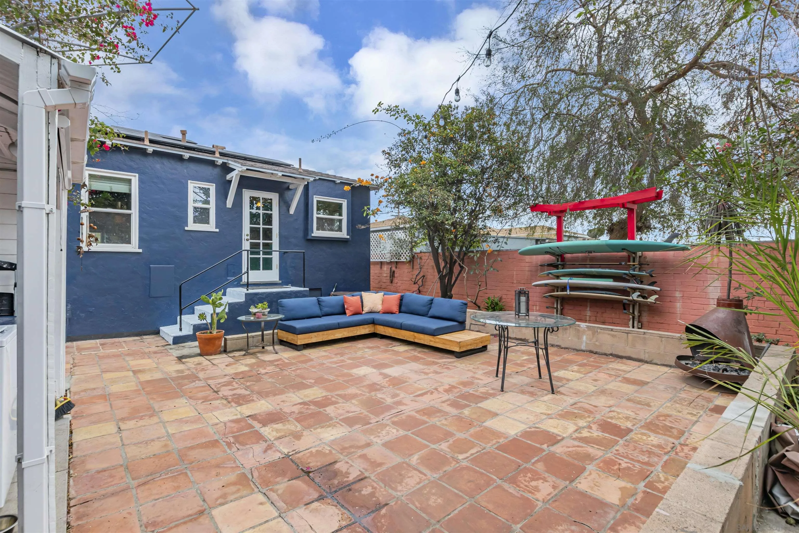 4386-88 56th St