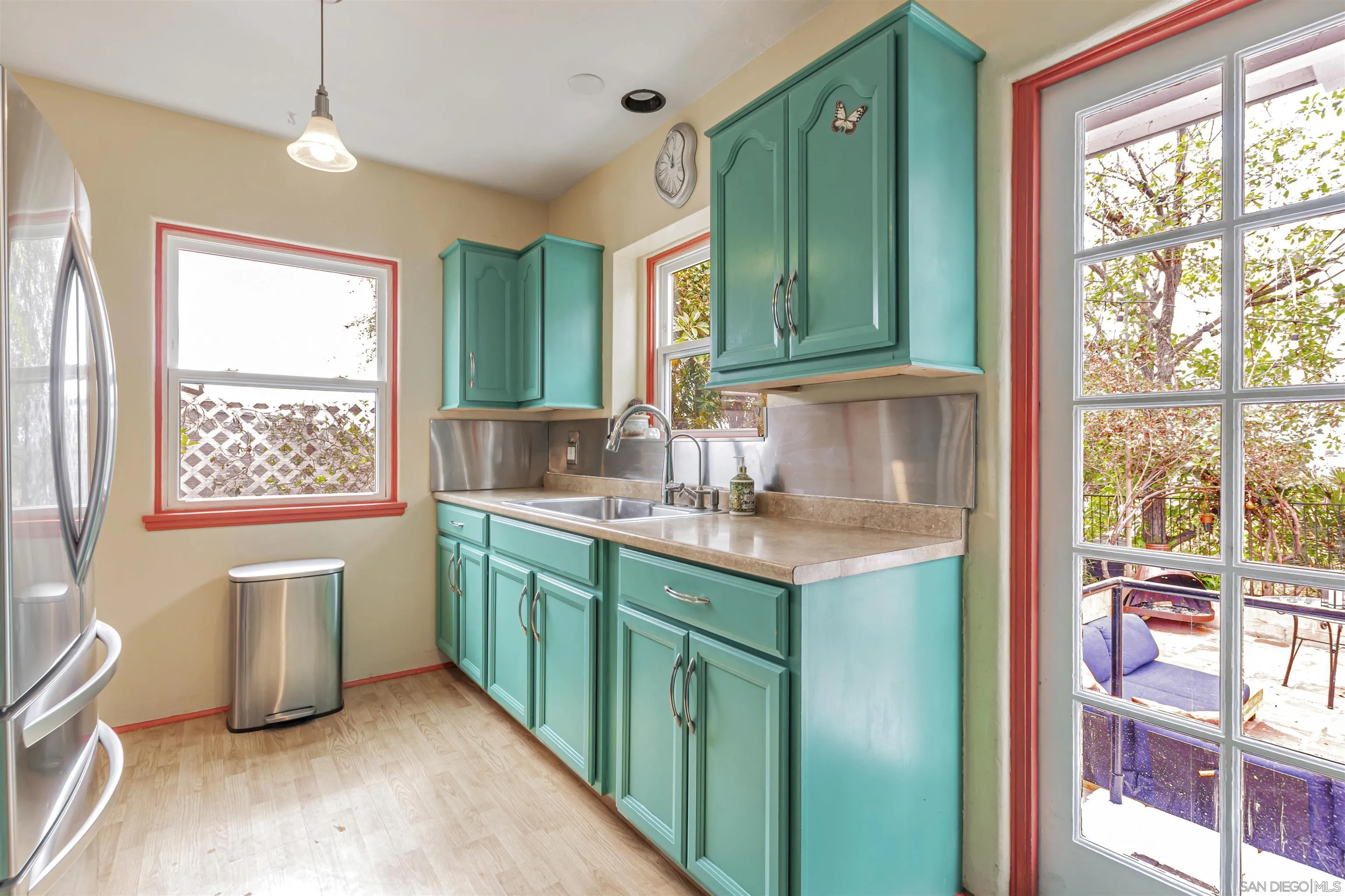 4386-88 56th St