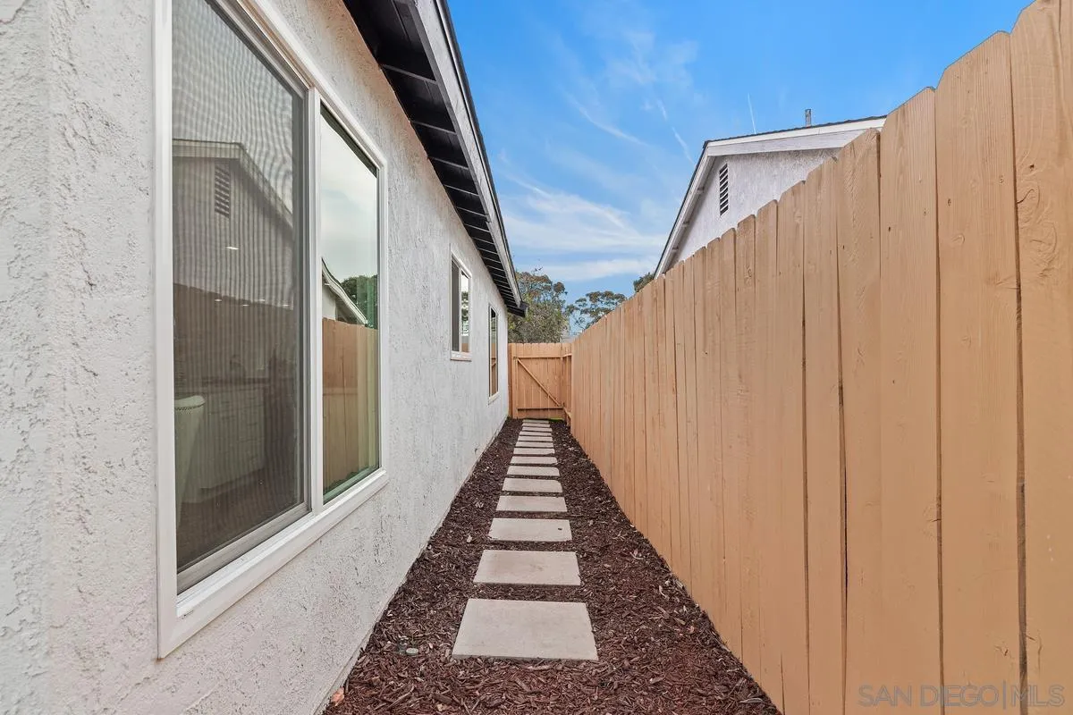 11271 Avenida Del Gato