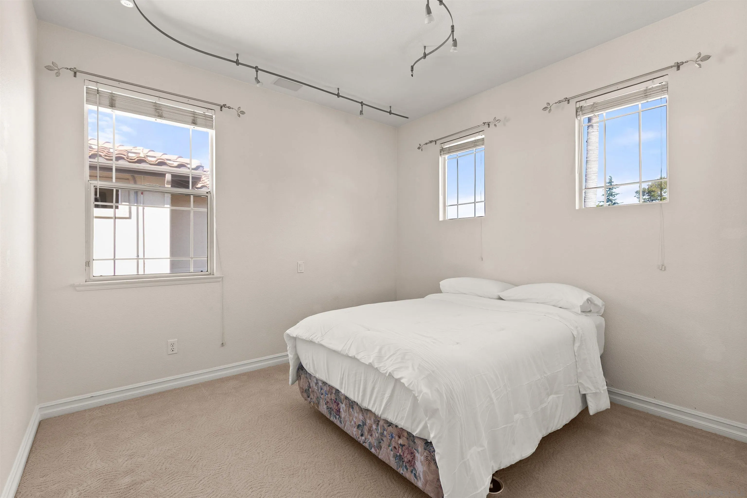 3410 Paseo Ancho