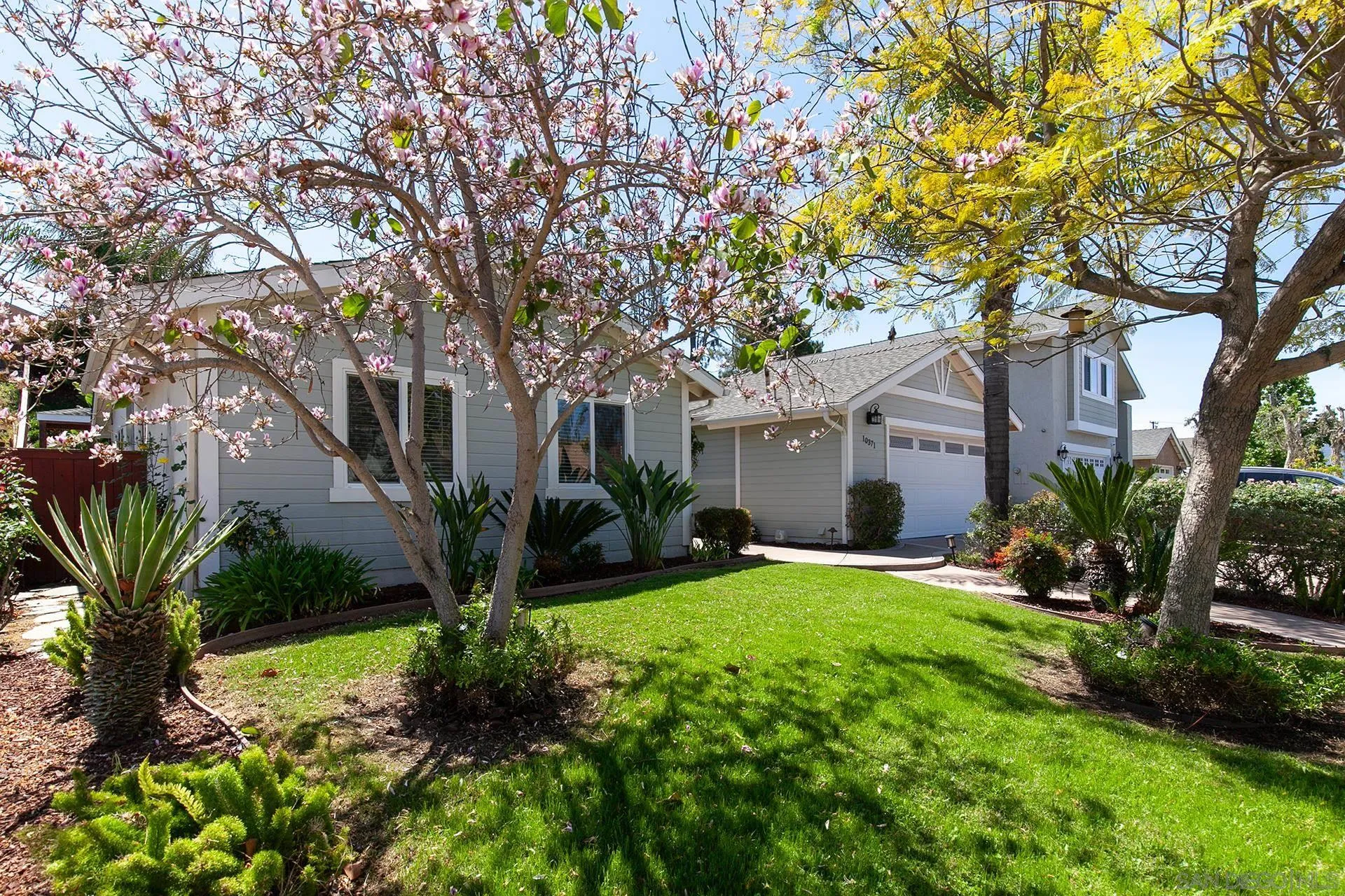 10371 Strathmore Dr