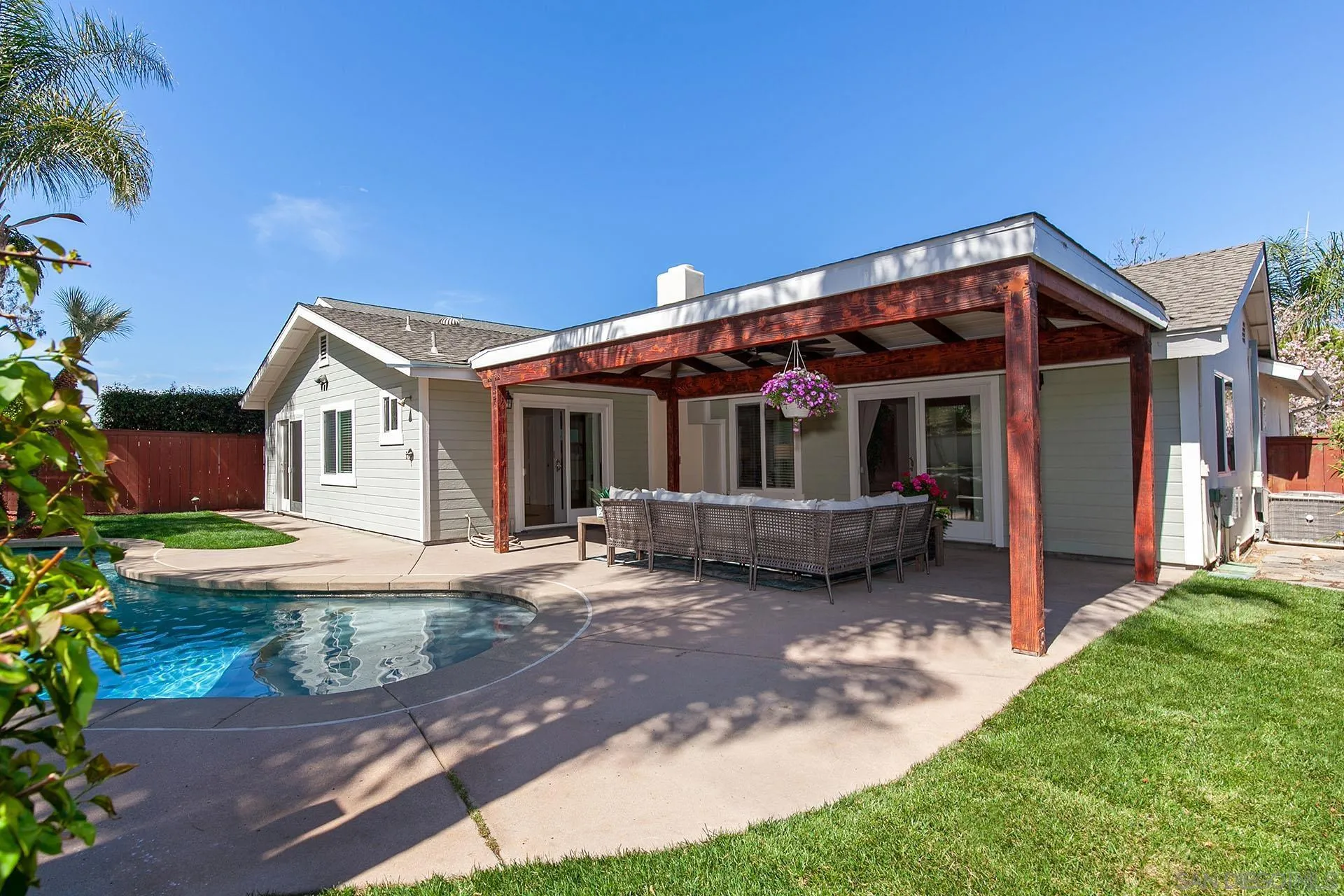 10371 Strathmore Dr