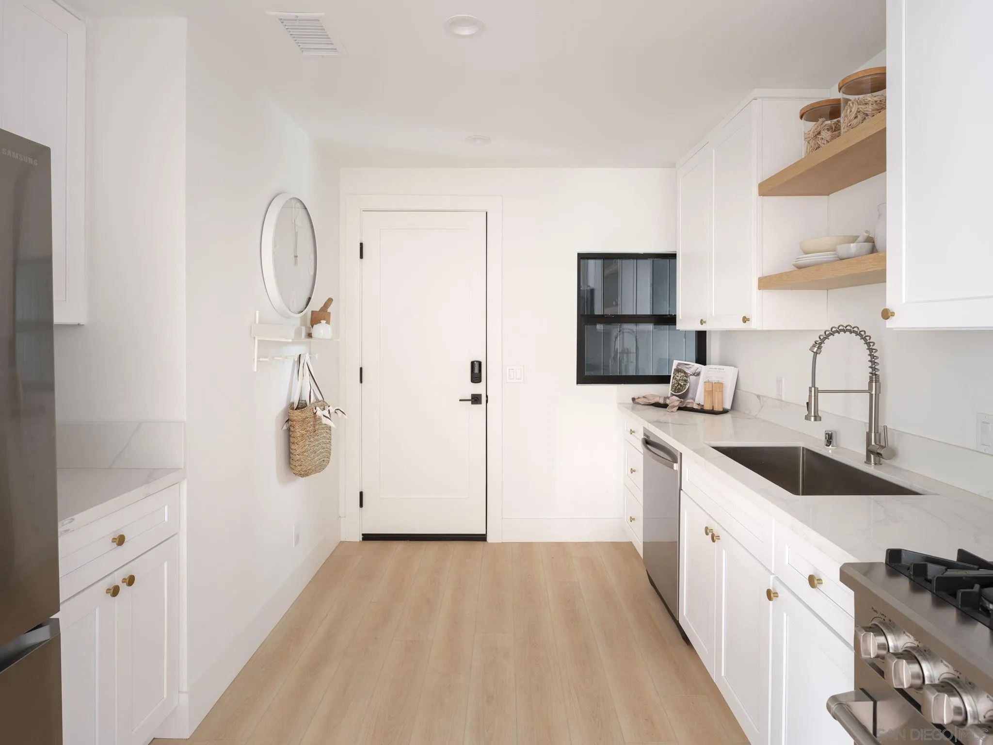 148-150 North Acacia