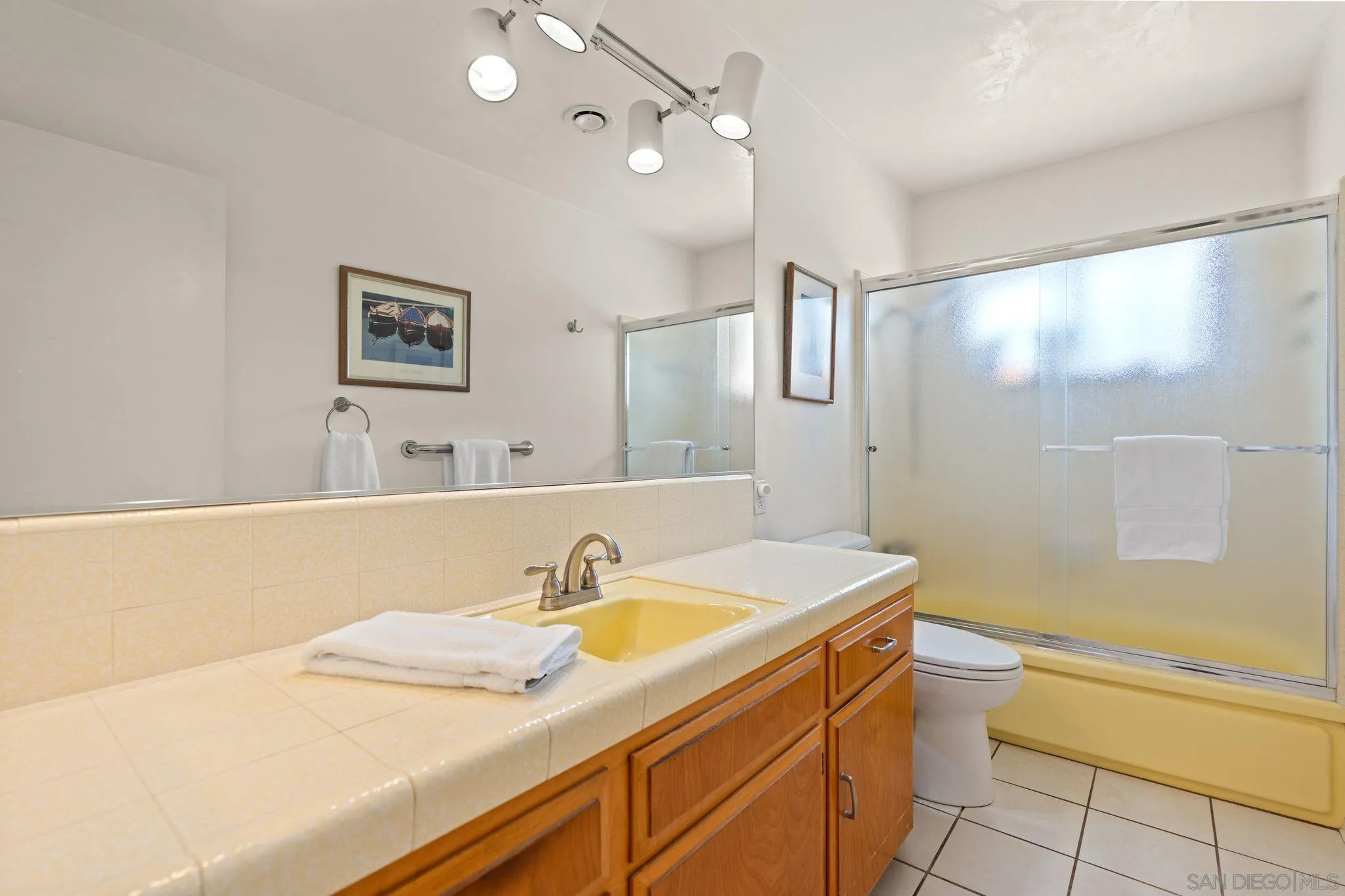 410 E Glaucus