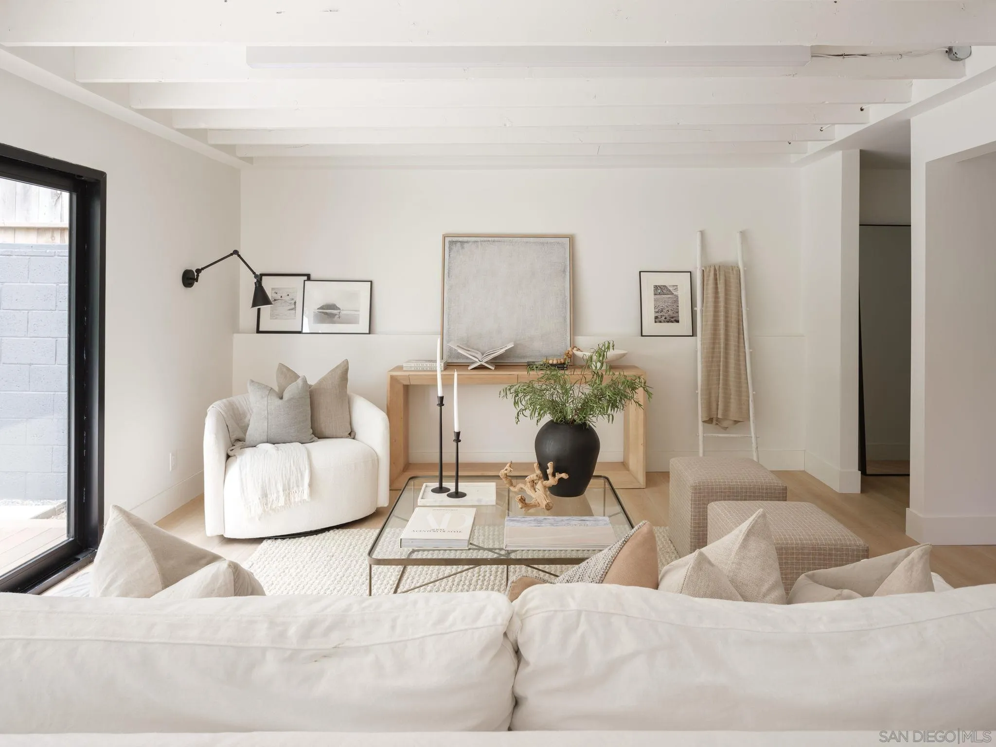 148 N. Acacia