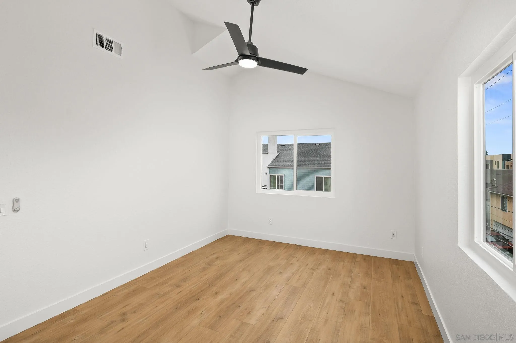 152 Evergreen Ave. Unit 4
