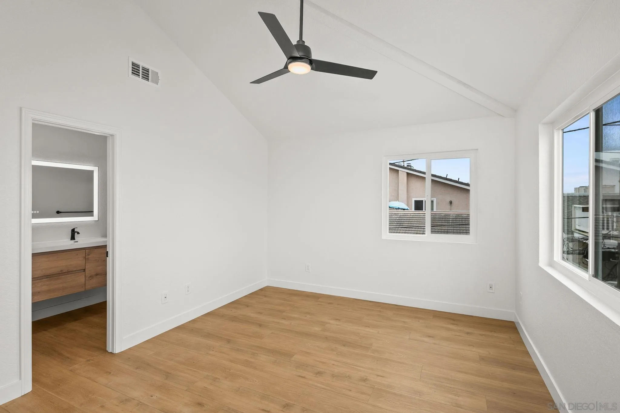 152 Evergreen Ave. Unit 4