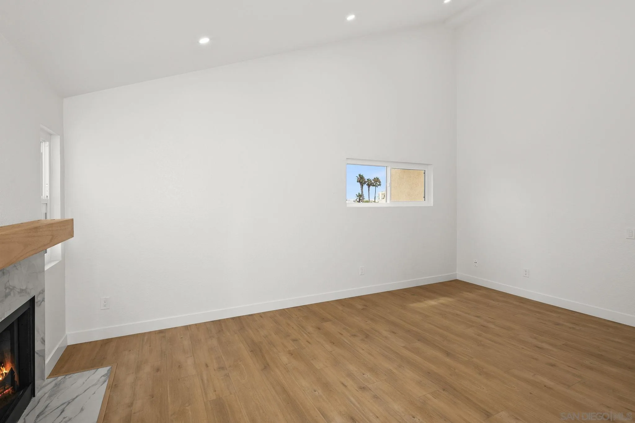152 Evergreen Ave. Unit 4