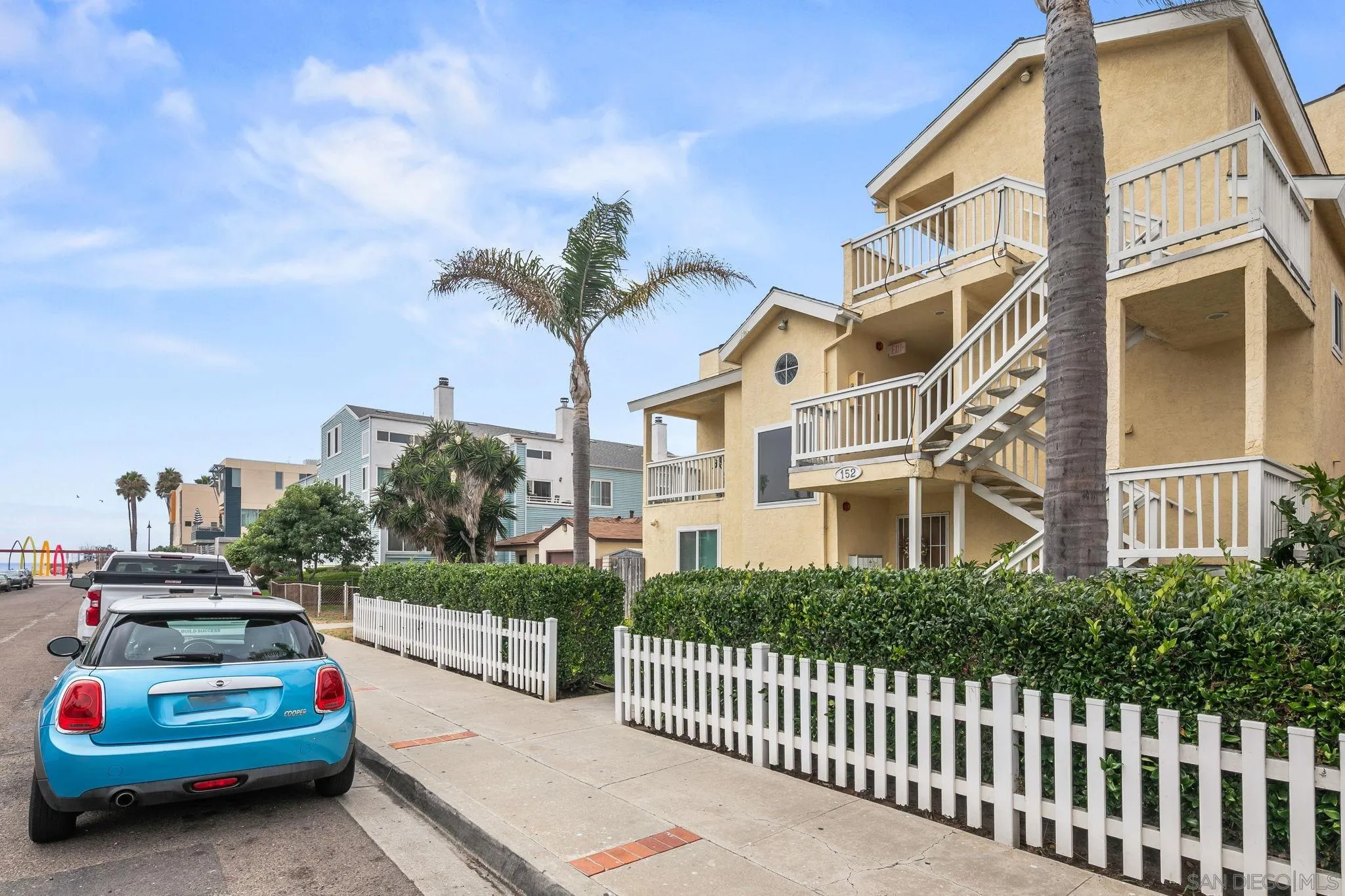 152 Evergreen Ave. Unit 4