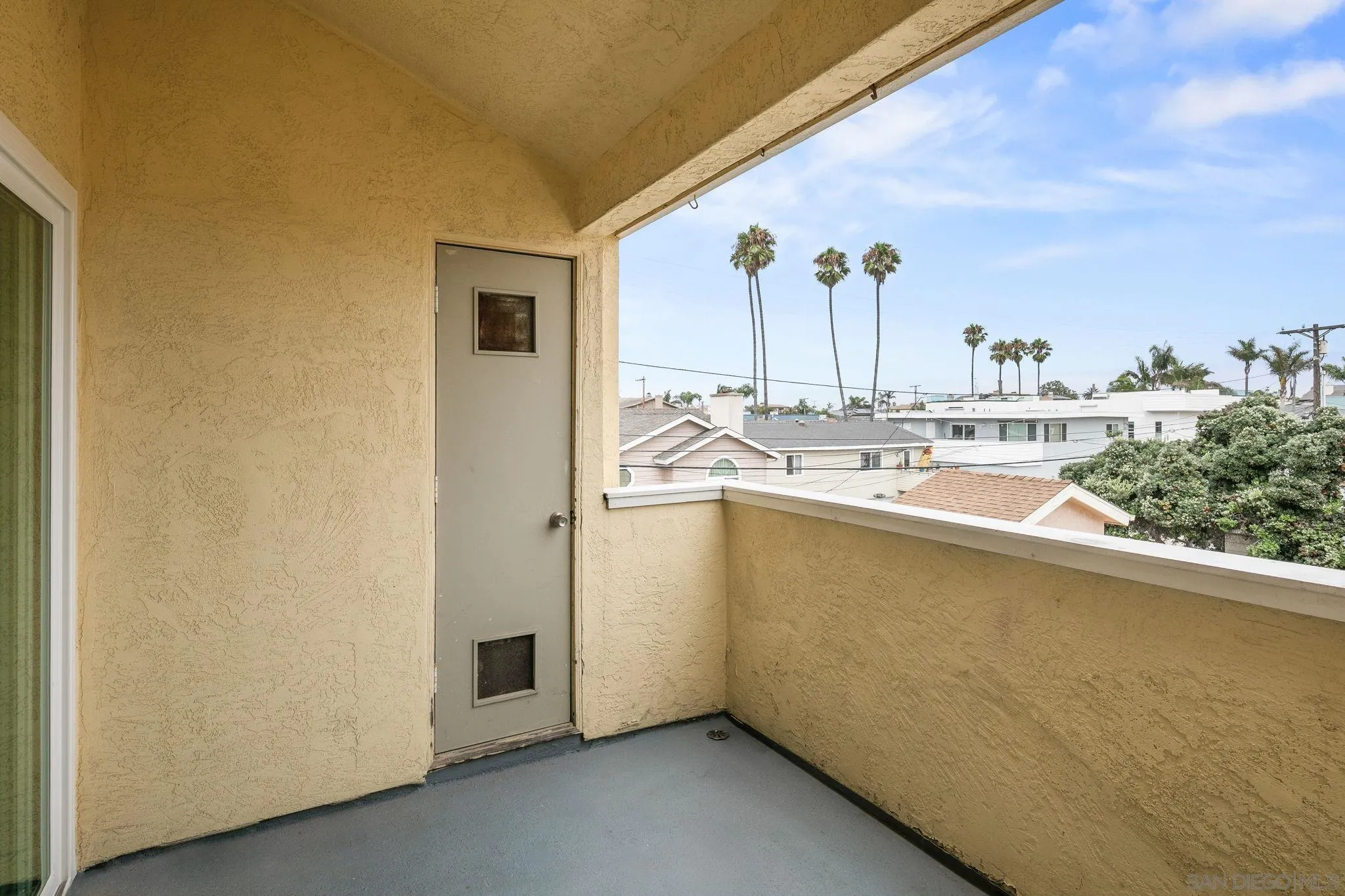 152 Evergreen Ave. Unit 4