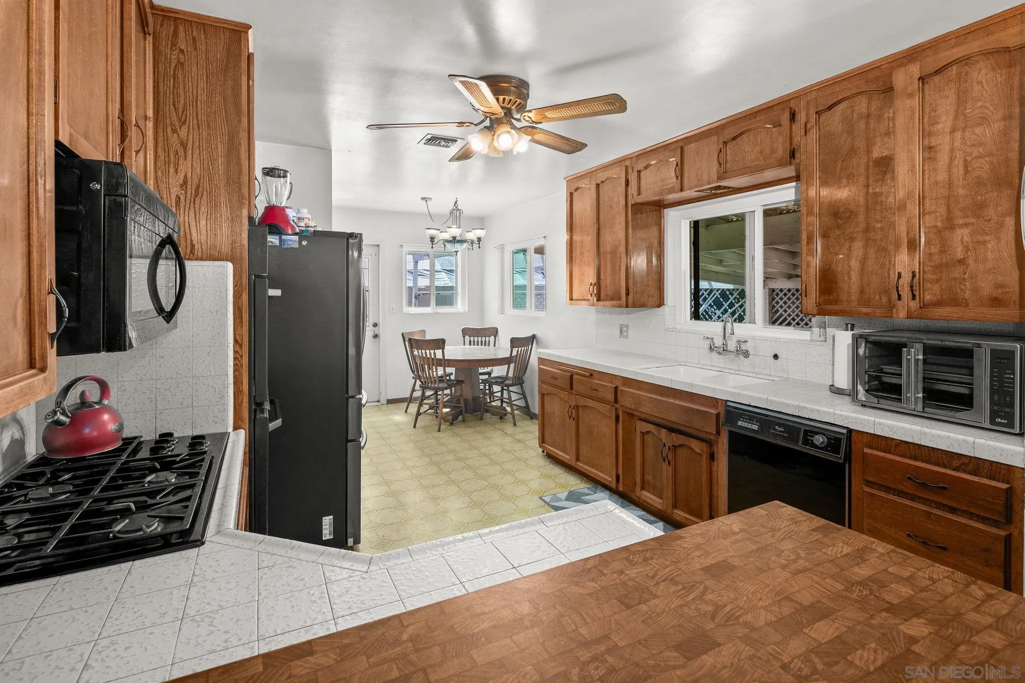 4245 Avenida Gregory