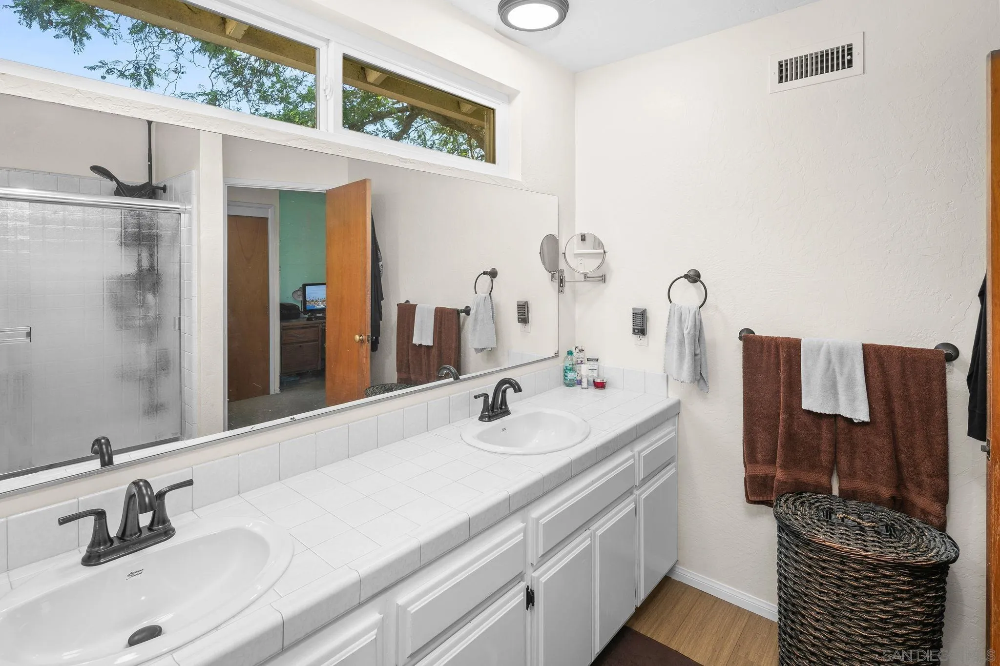 4245 Avenida Gregory