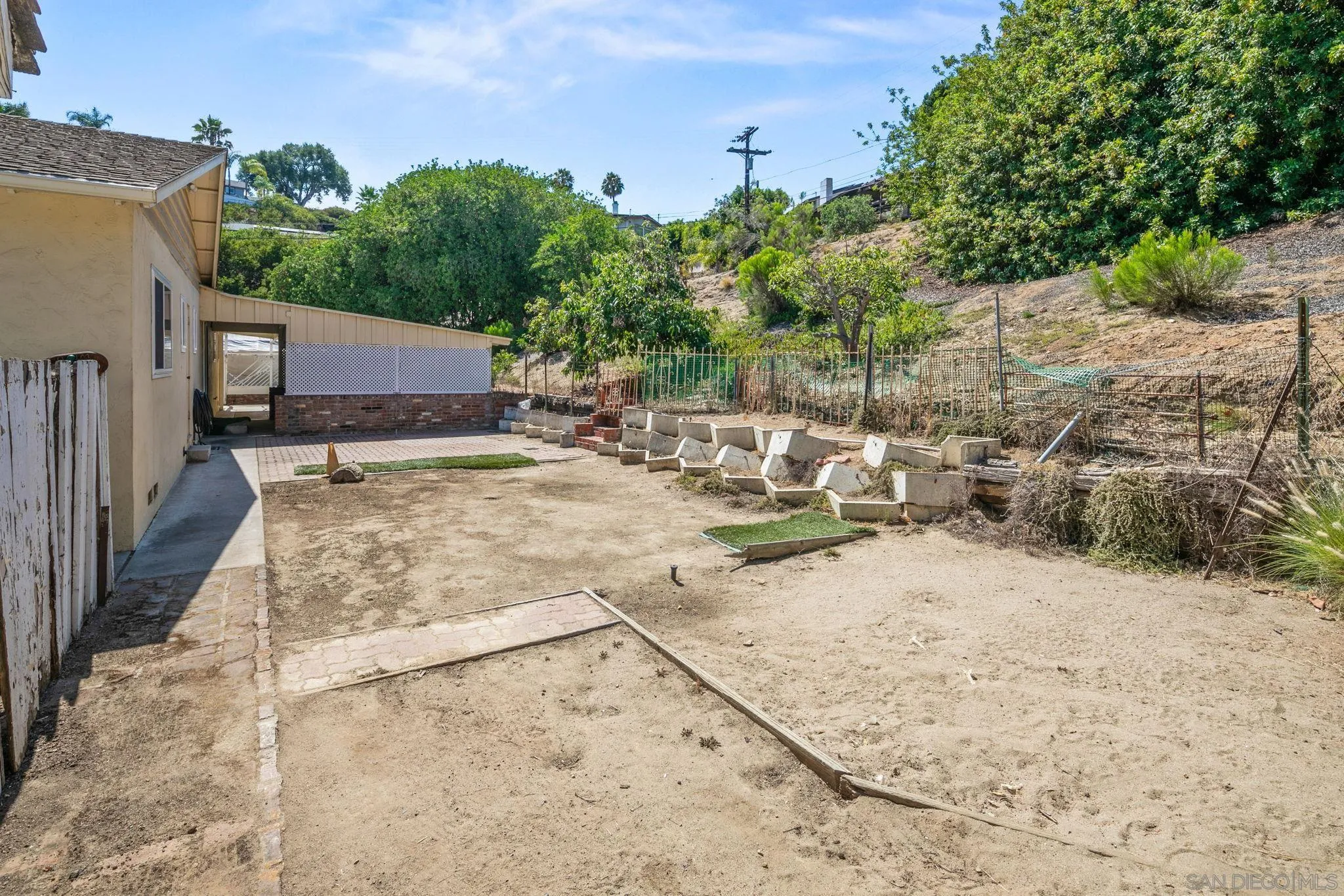 4245 Avenida Gregory