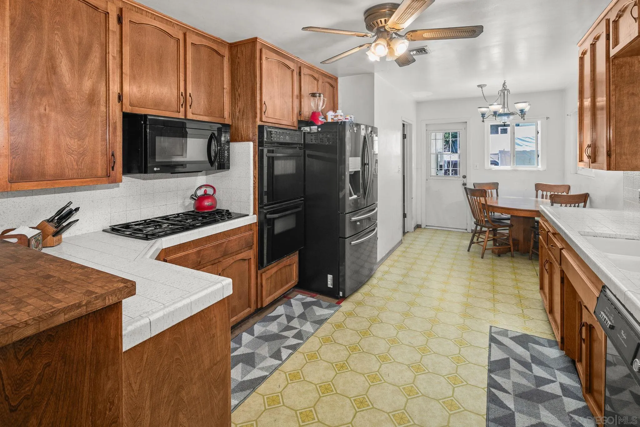 4245 Avenida Gregory