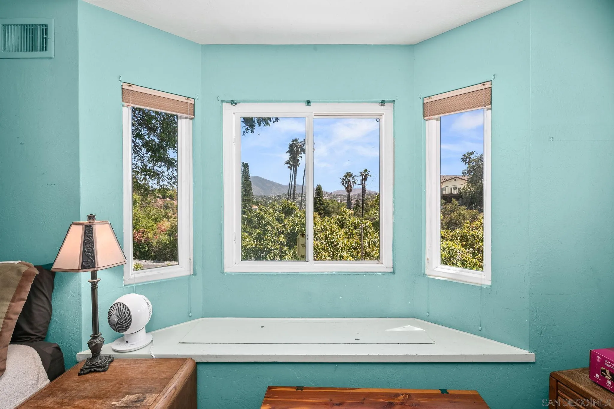 4245 Avenida Gregory