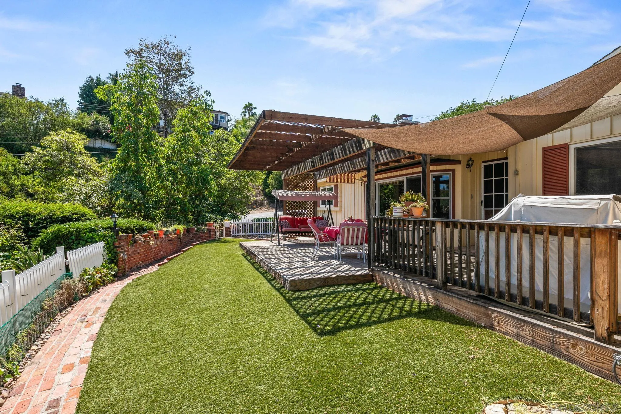 4245 Avenida Gregory