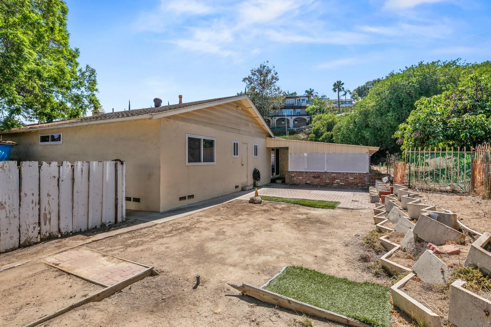 4245 Avenida Gregory