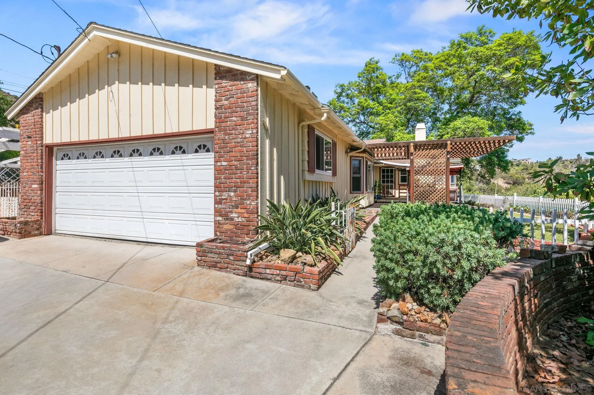 4245 Avenida Gregory